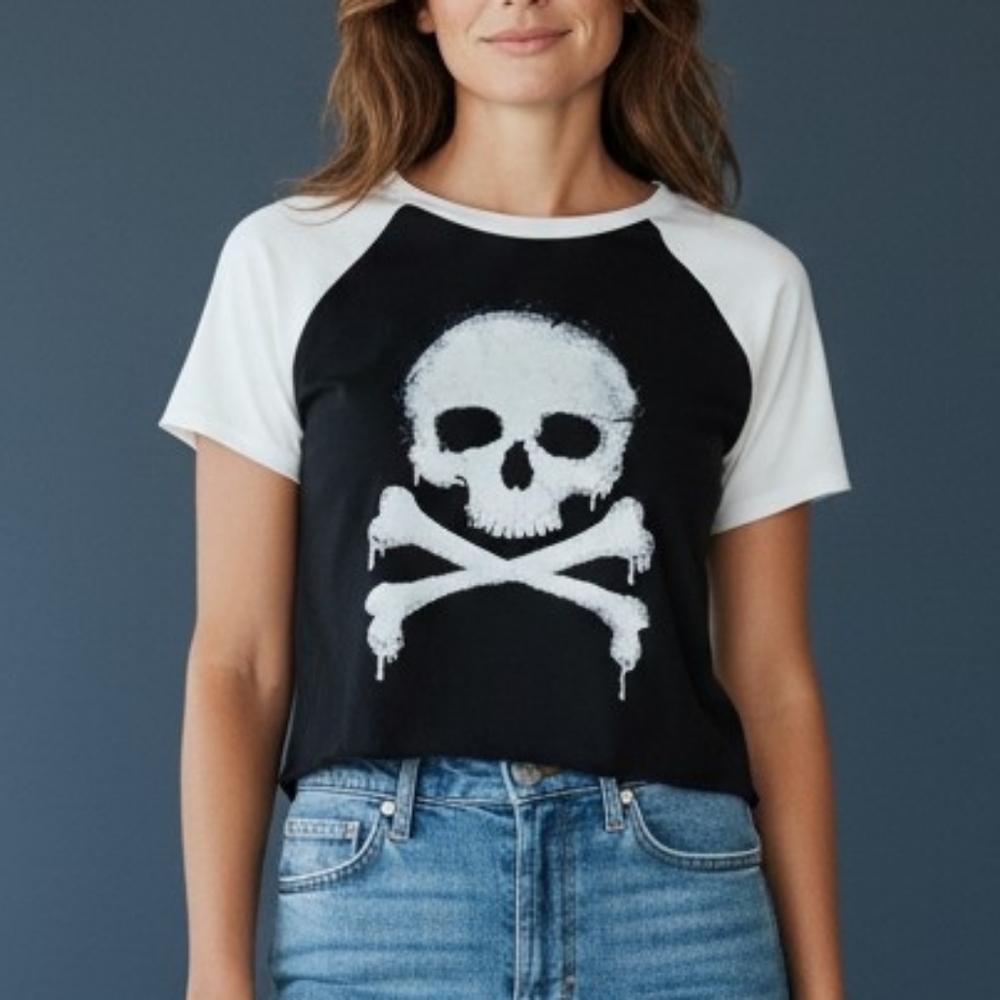 HOT TOPIC Social Collision Black and White Skull Graphic Cropped Baby Tee